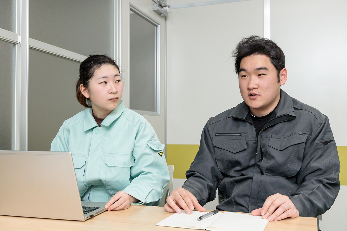 株式会社吾嬬製作所　Instagram運用担当の岸さんと動画制作担当の名久井さん