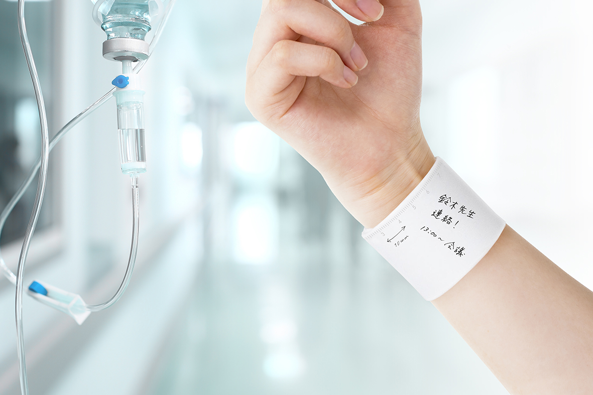 株式会社コスモテックの油性ボールペンで何度も書いて消せるウェアラブルメモ「wemo」