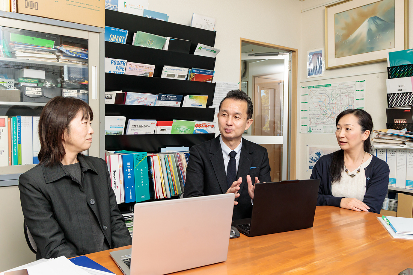 株式会社太陽テント　代表取締役社長　松浦 和子氏と　総務部　稲葉氏　と　藤原アドバイザー