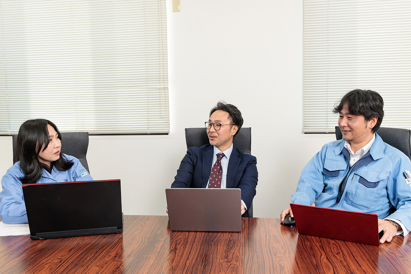 左から　ニシハラ理工株式会社 営業部　新堀氏、松田アドバイザー、営業部　部長　須藤氏