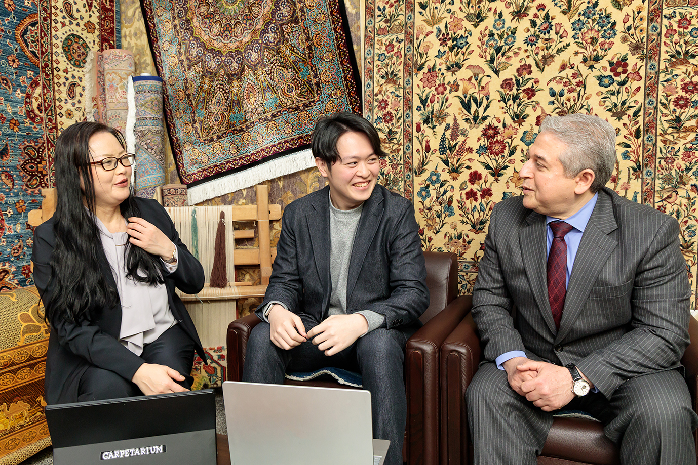 左から有限会社タブリーズコーポレーション　取締役　泉氏、竹口アドバイザー、有限会社タブリーズコーポレーション　代表　マジッド氏