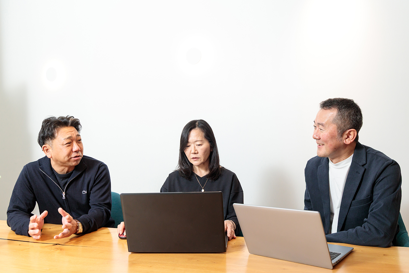 左から　株式会社理創研　嶋田社長、伊藤氏、と吉田アドバイザー