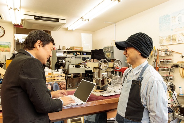 折田店長と原田アドバイザー